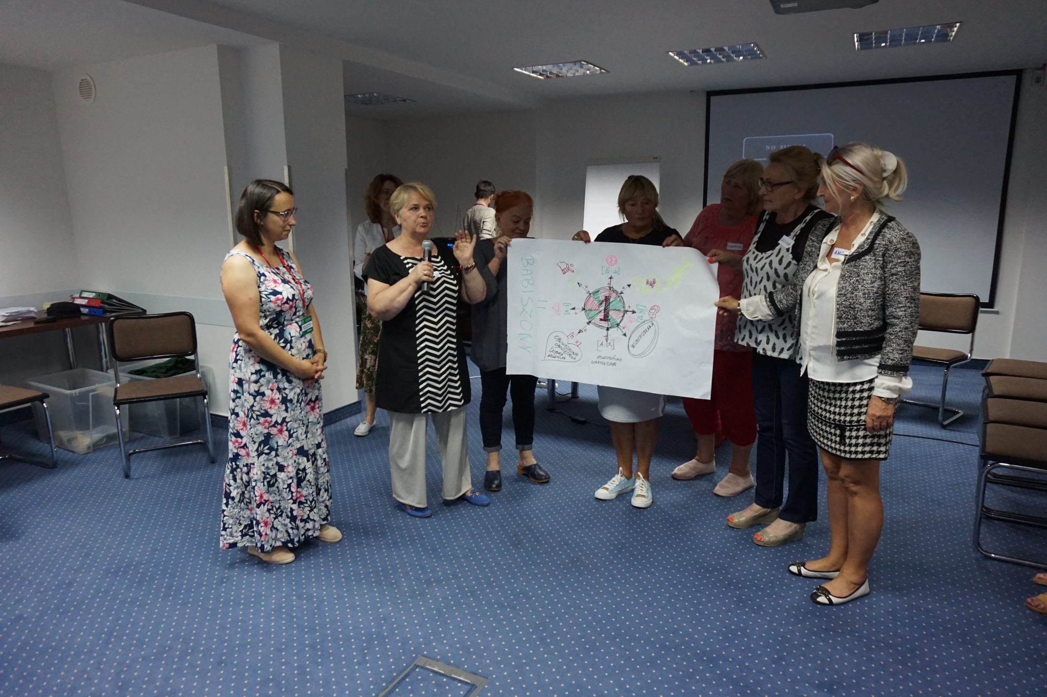 Liderzy 60+ podczas warsztatów artystycznych w Sursum Corda 10