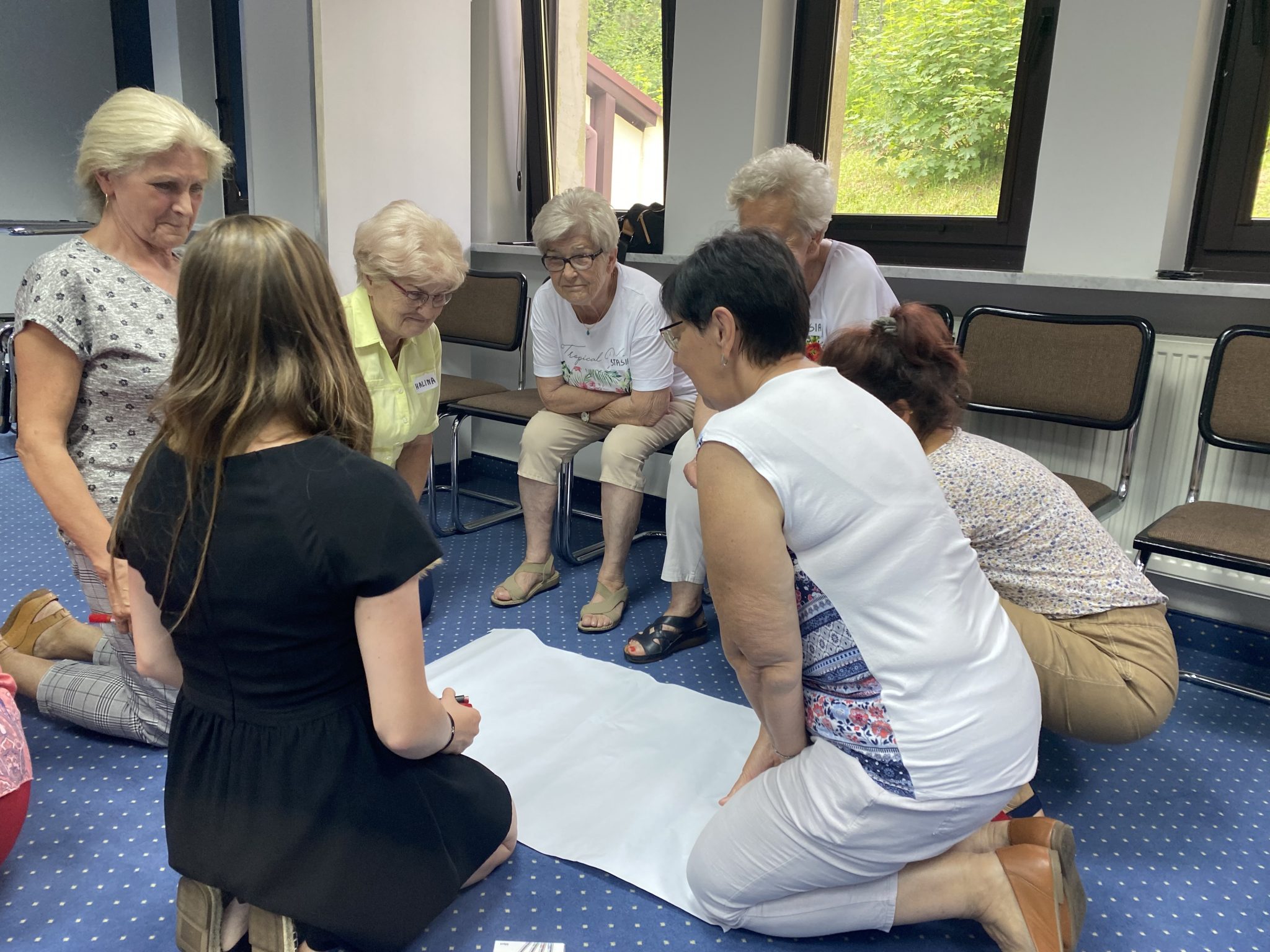 Liderzy 60+ podczas warsztatów artystycznych w Sursum Corda 12