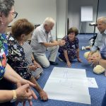 Liderzy 60+ podczas warsztatów artystycznych w Sursum Corda 13