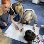 Liderzy 60+ podczas warsztatów artystycznych w Sursum Corda 14