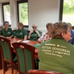 Liderzy 60+ podczas warsztatów artystycznych w Sursum Corda 15